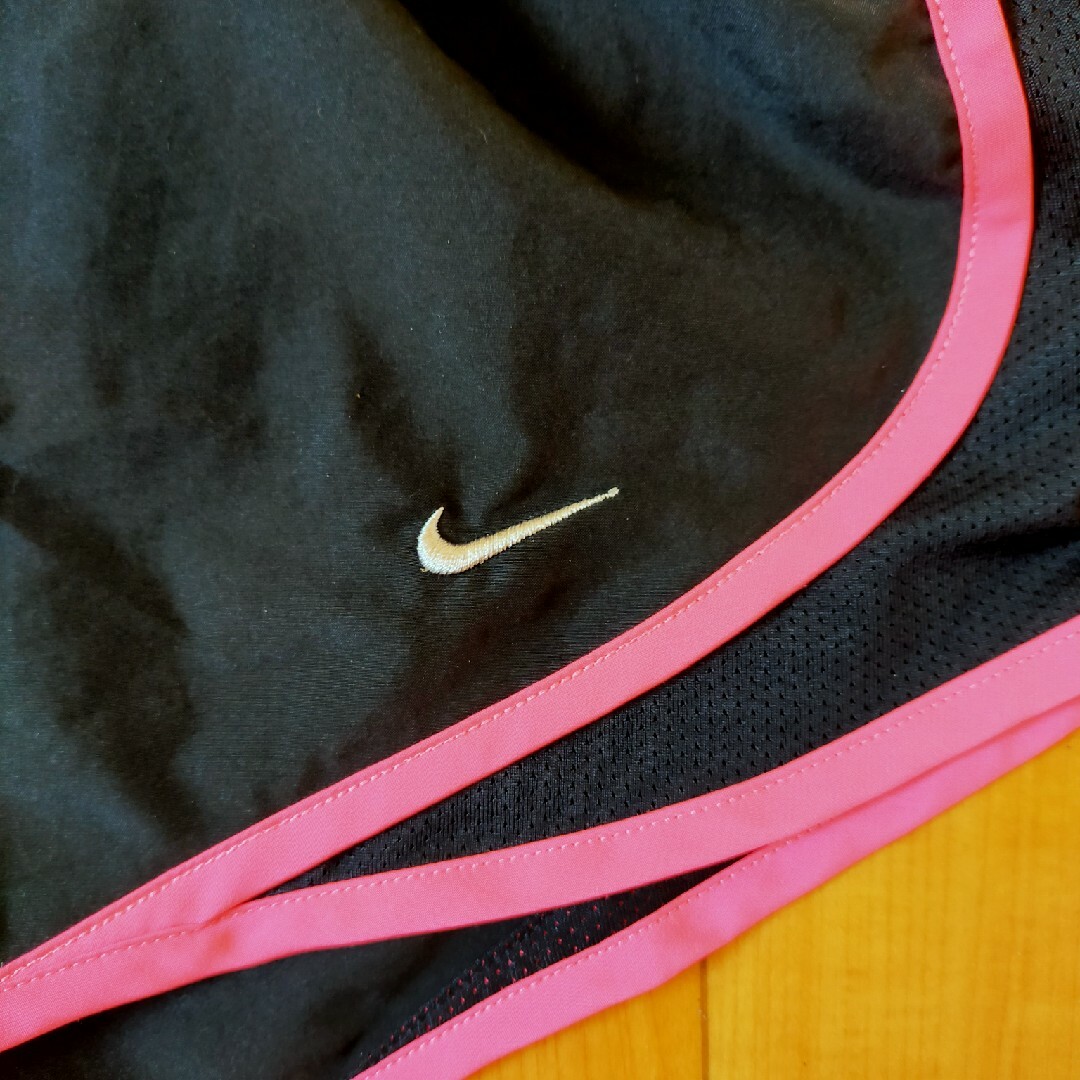 NIKE(ナイキ)のナイキ　NIKE　Dri-FIT　ショートパンツ　黒×ピンク レディースのレディース その他(その他)の商品写真