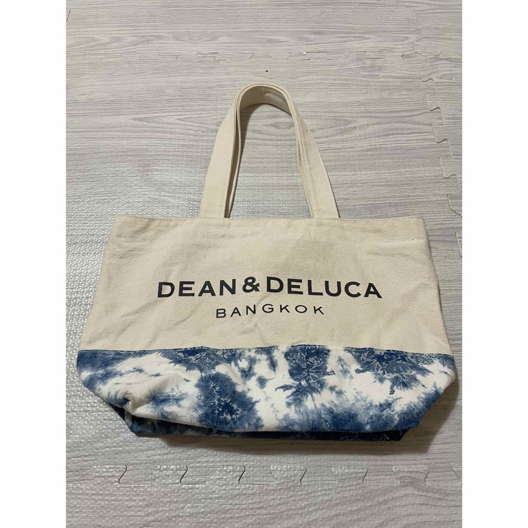 DEAN & DELUCA(ディーンアンドデルーカ)のディーンアンドデルーカ dean&deluca タイ バンコク限定トートバッグ レディースのバッグ(トートバッグ)の商品写真