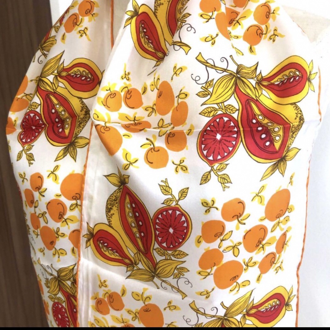 訳あり大特価！新品　日本製レトロスカーフ レディースのファッション小物(バンダナ/スカーフ)の商品写真