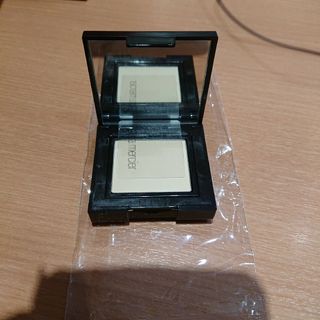 ローラメルシエ(laura mercier)の【新品】ローラメルシエ トランスルーセントプレストパウダー固形タイプ(フェイスパウダー)