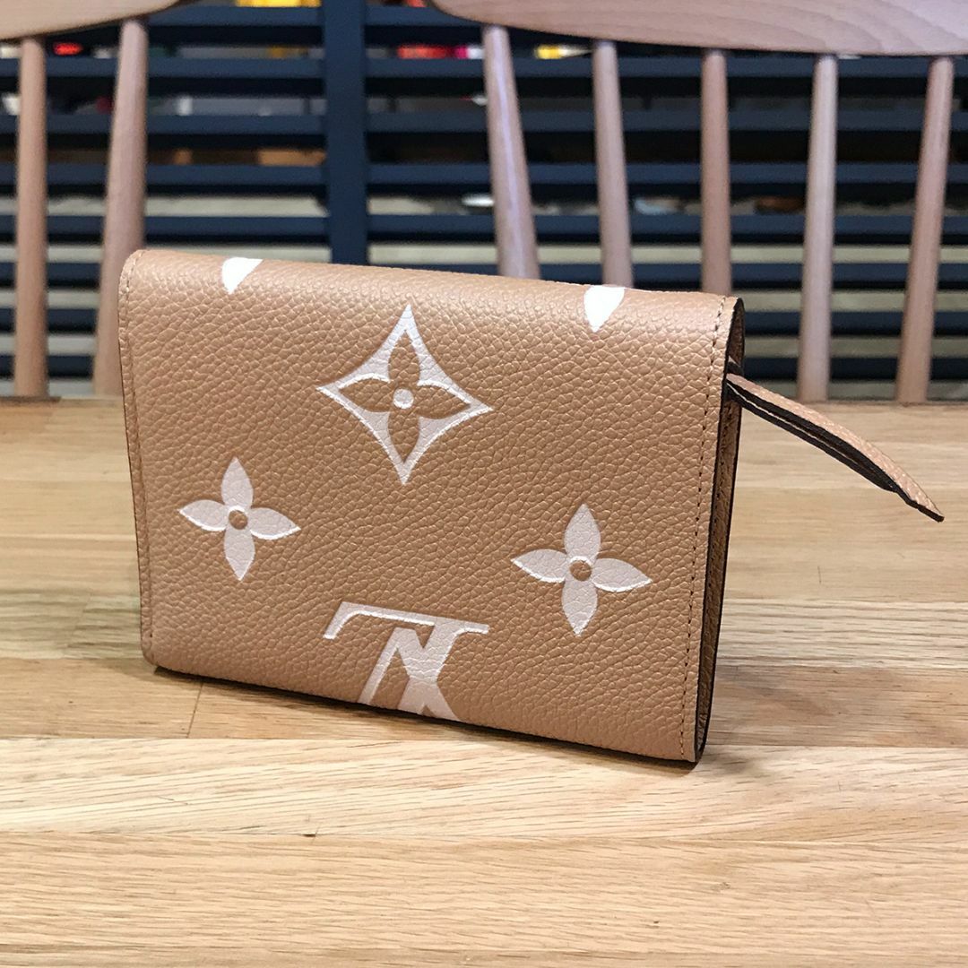 LOUIS VUITTON(ルイヴィトン)の新品同様 ルイヴィトン アンプラント ポルトフォユヴィクトリーヌ アリゾナ レディースのファッション小物(財布)の商品写真