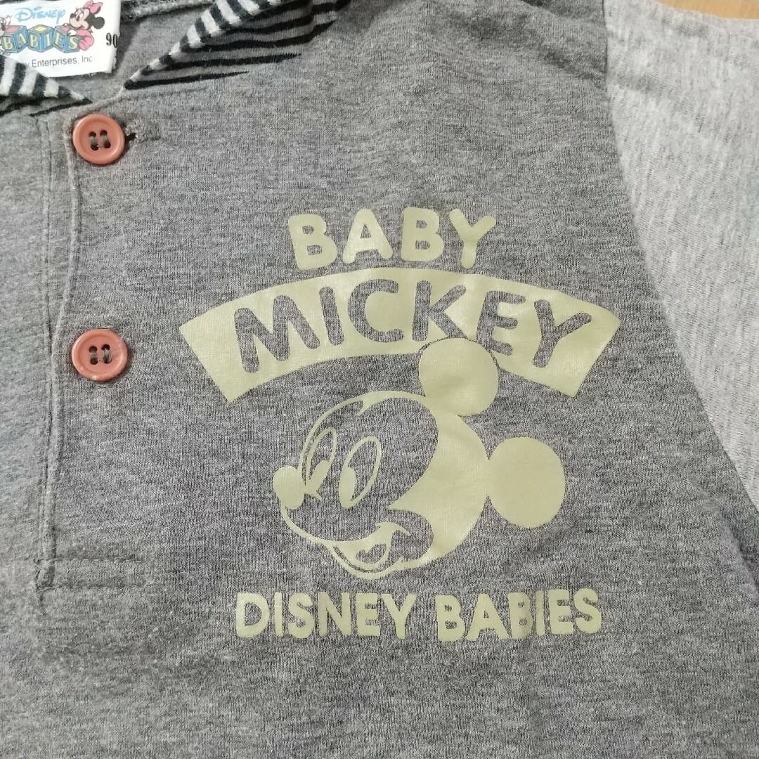 Disney(ディズニー)のベビーミッキーボタン付きカットソー90㎝ キッズ/ベビー/マタニティのキッズ服男の子用(90cm~)(Tシャツ/カットソー)の商品写真