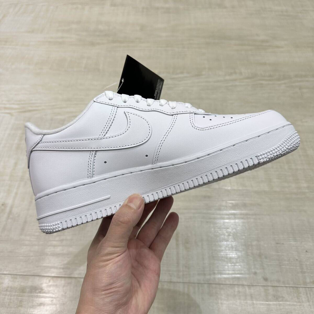 NIKE(ナイキ)の新品 NIKE Supreme AIR FORCE 1 LOW SP 26cm メンズの靴/シューズ(スニーカー)の商品写真