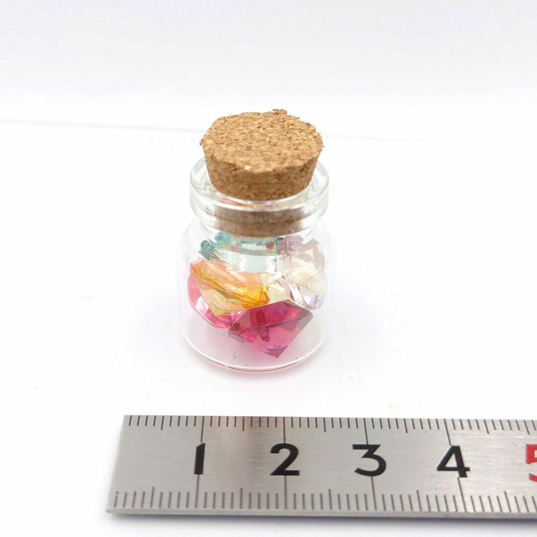 ミニチュア　キラキラ　宝石いっぱい　ガラスの小瓶　ドールハウス　ダイヤモンド型 ハンドメイドのおもちゃ(ミニチュア)の商品写真