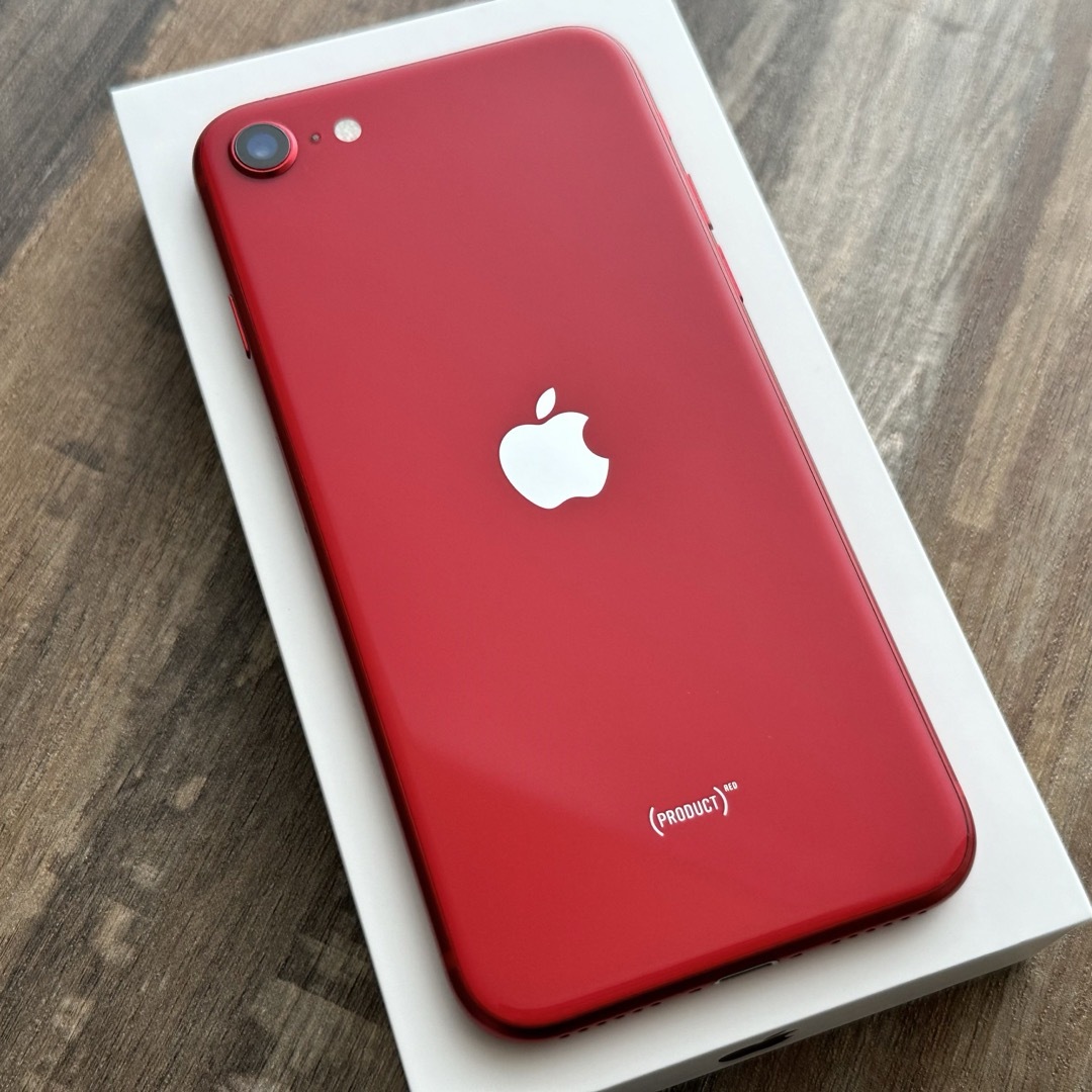 iPhone(アイフォーン)の【美品☆】iPhoneSE 第2世代 本体 RED 64GB SIMフリー スマホ/家電/カメラのスマートフォン/携帯電話(スマートフォン本体)の商品写真