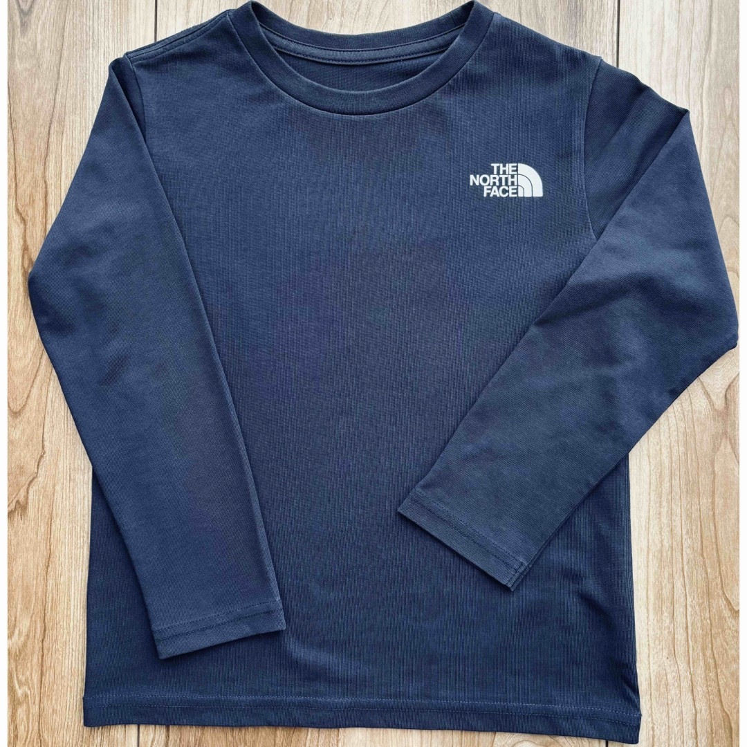 THE NORTH FACE(ザノースフェイス)のノースフェイス キッズ 長袖Tシャツ 120サイズ ネイビー キッズ/ベビー/マタニティのキッズ服男の子用(90cm~)(Tシャツ/カットソー)の商品写真