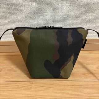 エルベシャプリエ(Herve Chapelier)の美品☆ 2885W☆カモフラージュ☆コーデュラナイロン舟型ショルダーS☆迷彩(ショルダーバッグ)