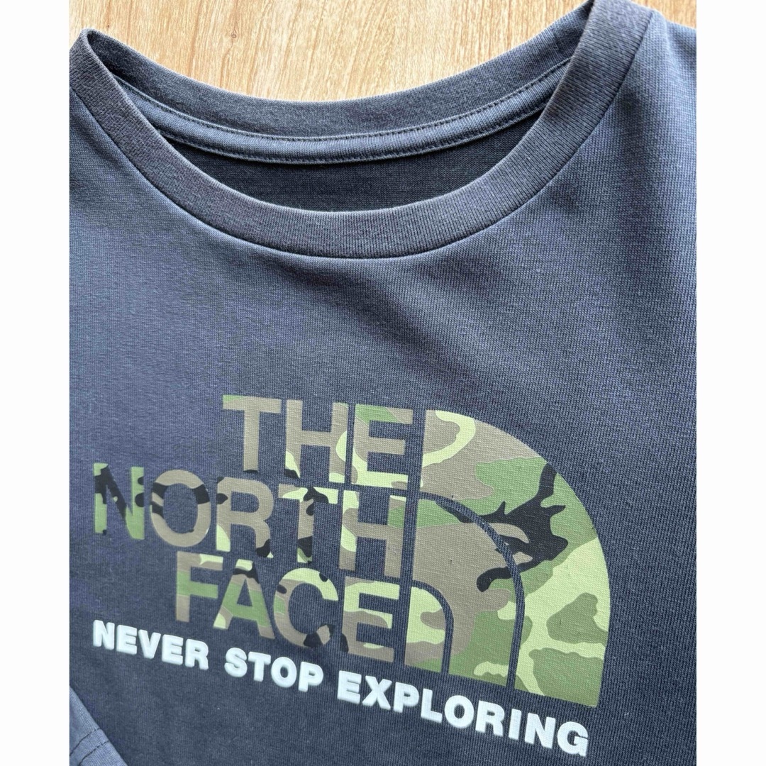 THE NORTH FACE(ザノースフェイス)のノースフェイス キッズ 長袖Tシャツ 120サイズ ブラック カモフラ キッズ/ベビー/マタニティのキッズ服男の子用(90cm~)(Tシャツ/カットソー)の商品写真