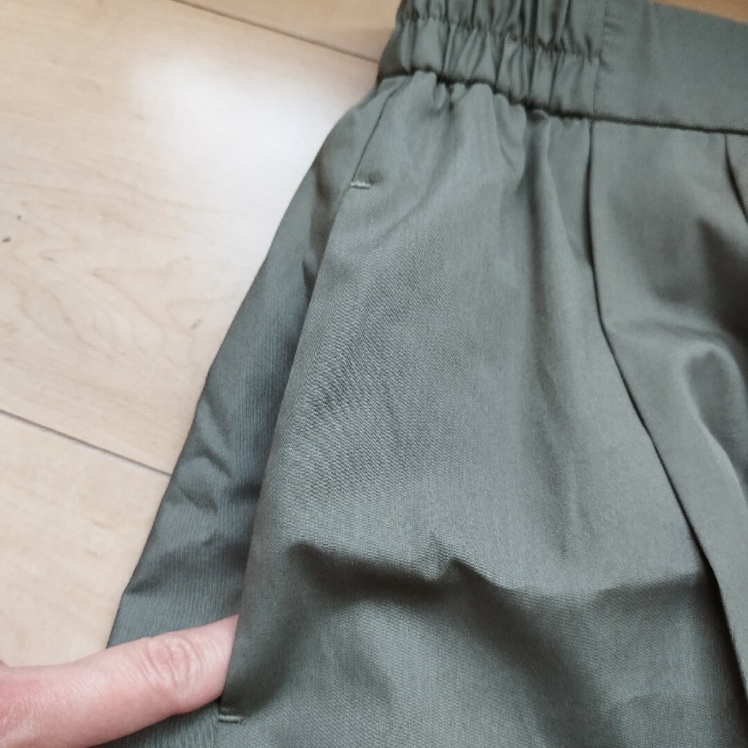 GU(ジーユー)のGU タックフレアミディスカート レディースのスカート(ロングスカート)の商品写真