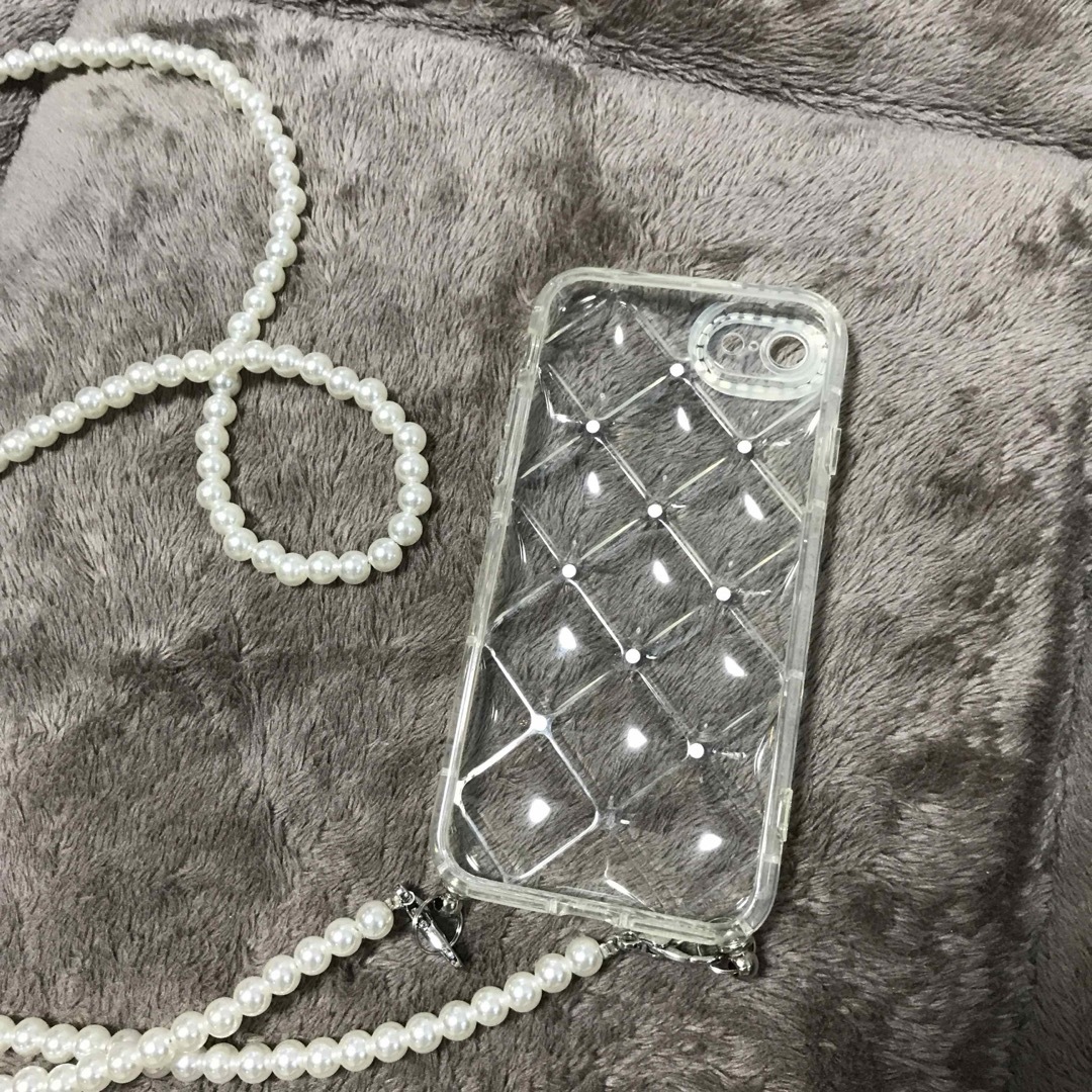 SHEIN(シーイン)のSHEINで購入 クリアとキラキラ イミテーションパール ショルダースマホケース スマホ/家電/カメラのスマホアクセサリー(iPhoneケース)の商品写真