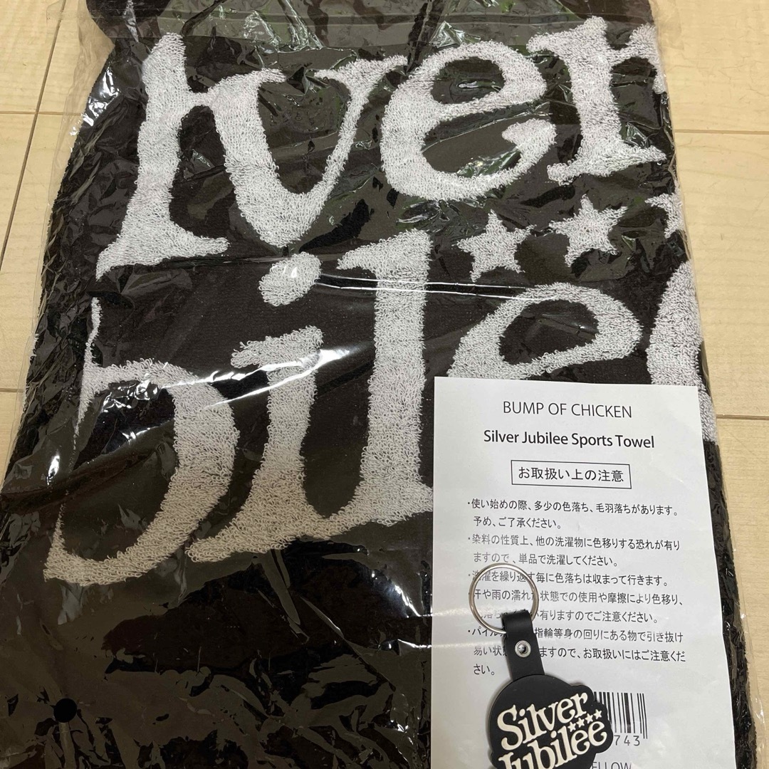 BUMP OF CHICKEN silver jubileeタオル黒とキーリング エンタメ/ホビーのタレントグッズ(ミュージシャン)の商品写真