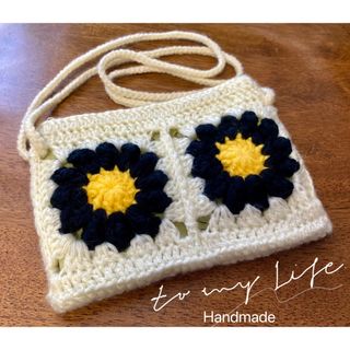 ハンドメイド　スマホショルダー　グラニースクエア　デイジー　お花　サコッシュ(バッグ)