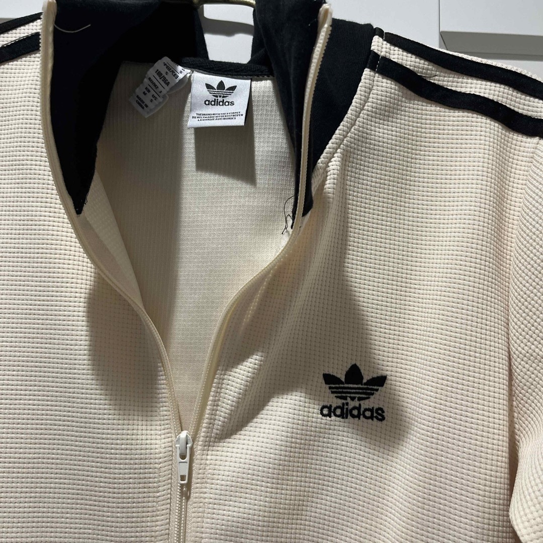 Originals（adidas）(オリジナルス)の即完売　大人気adidas アディダス　コーデュロイトラックジャケット レディースのトップス(その他)の商品写真