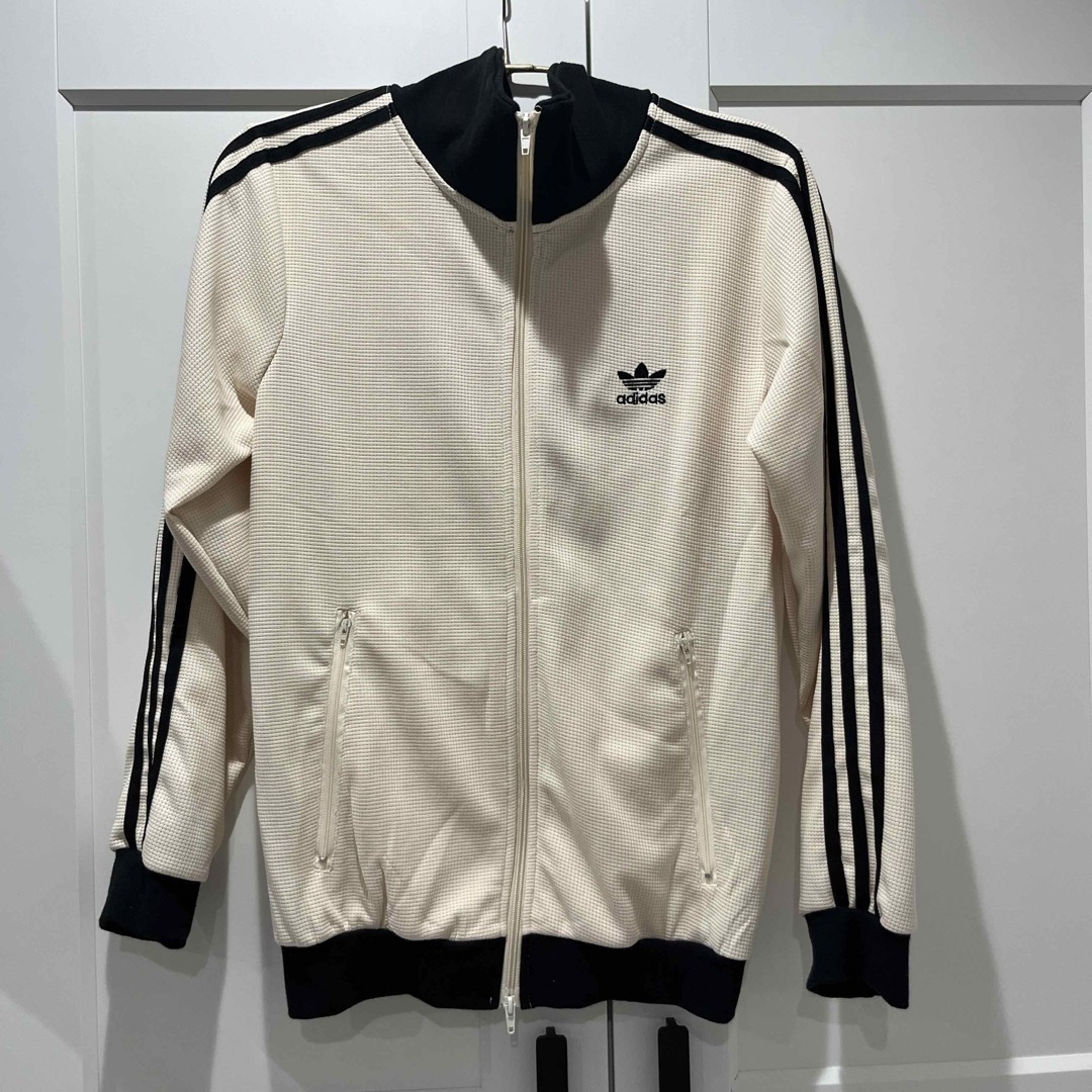 Originals（adidas）(オリジナルス)の即完売　大人気adidas アディダス　コーデュロイトラックジャケット レディースのトップス(その他)の商品写真