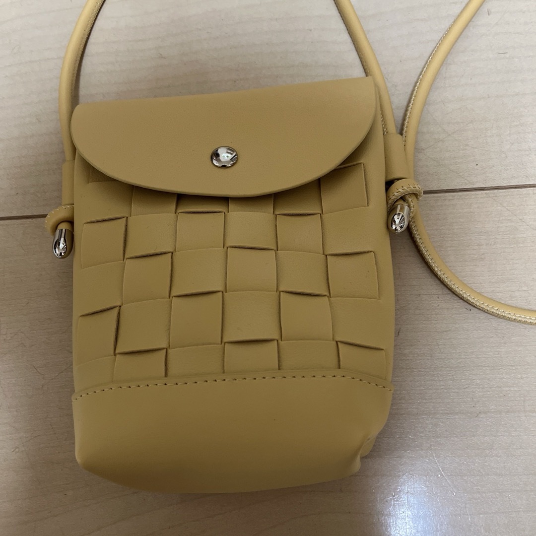 モバイル　ポシェット　薄黄色 レディースのバッグ(ショルダーバッグ)の商品写真