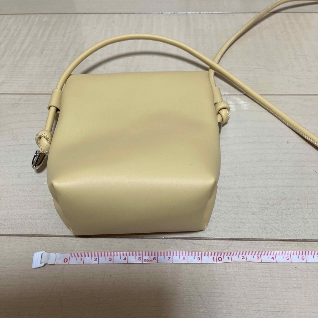モバイル　ポシェット　薄黄色 レディースのバッグ(ショルダーバッグ)の商品写真