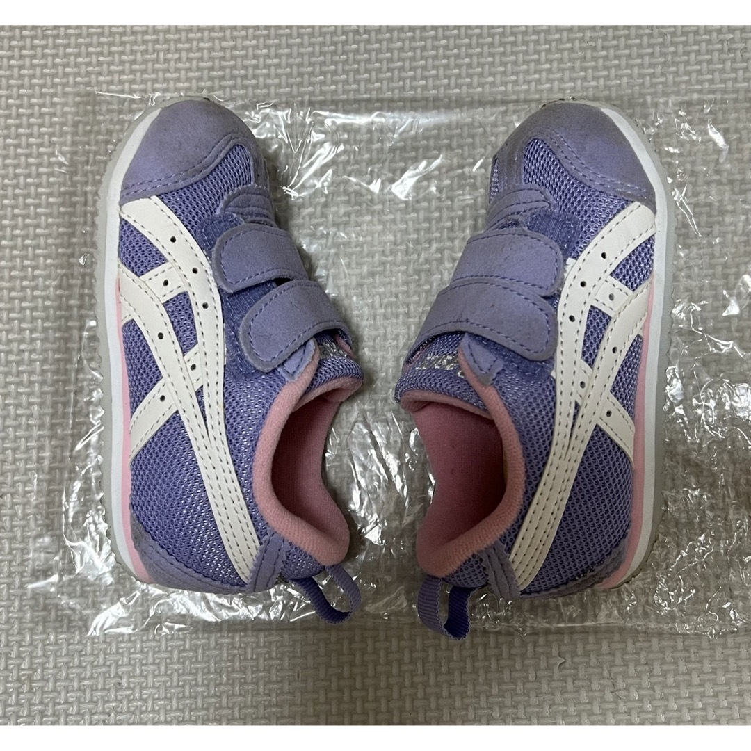 asics(アシックス)のasics 13.5cm パープルスニーカー キッズ/ベビー/マタニティのベビー靴/シューズ(~14cm)(スニーカー)の商品写真