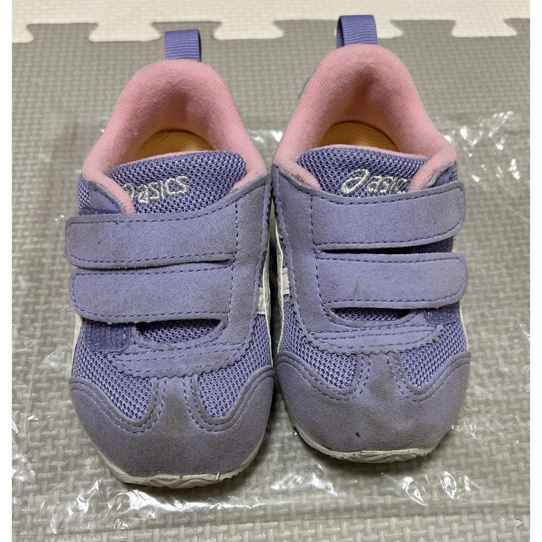 asics(アシックス)のasics 13.5cm パープルスニーカー キッズ/ベビー/マタニティのベビー靴/シューズ(~14cm)(スニーカー)の商品写真