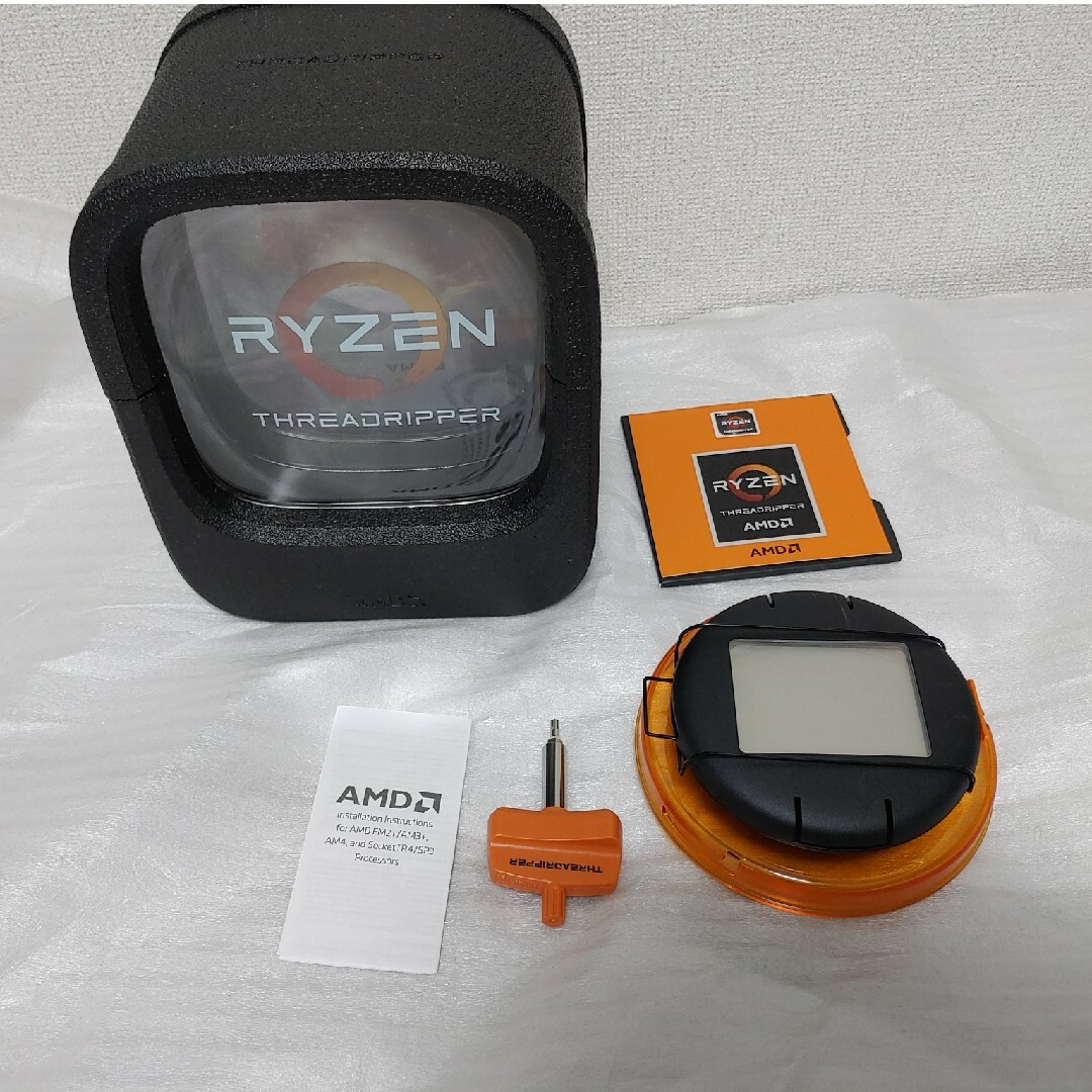 Threadripper＆マザーボードセット スマホ/家電/カメラのPC/タブレット(PCパーツ)の商品写真