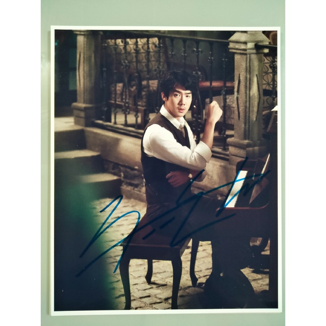 ユ・ヨンソク直筆サイン入り超 特大写真…Yoo Yeon-seokの通販 by ユ・ヨンソク直筆サイン入り超 特大写真…Yoo Yeon-seokの通販 by