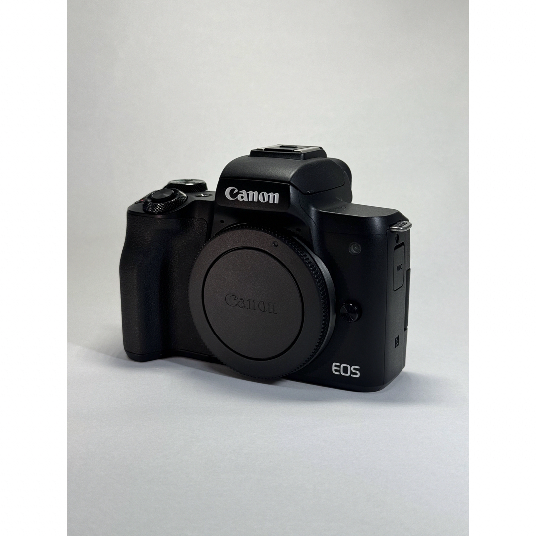 Canon(キヤノン)の【期間限定】Canon EOS Kiss M（ブラック）ダブルズームキット 他 スマホ/家電/カメラのカメラ(ミラーレス一眼)の商品写真