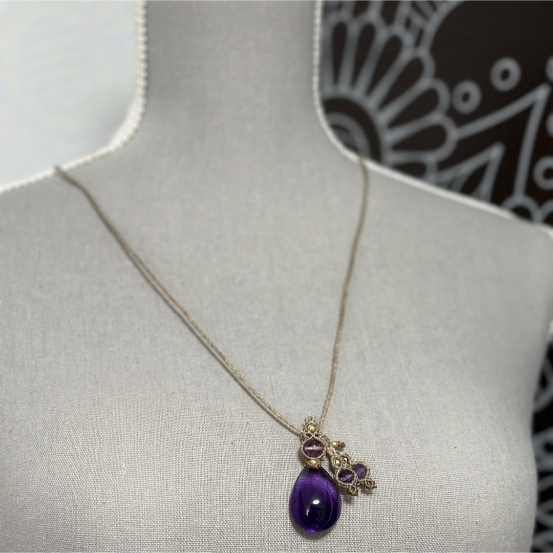 『幻慈紫』ファントムアメジストのマクラメペンダントネックレス ハンドメイドのアクセサリー(ネックレス)の商品写真