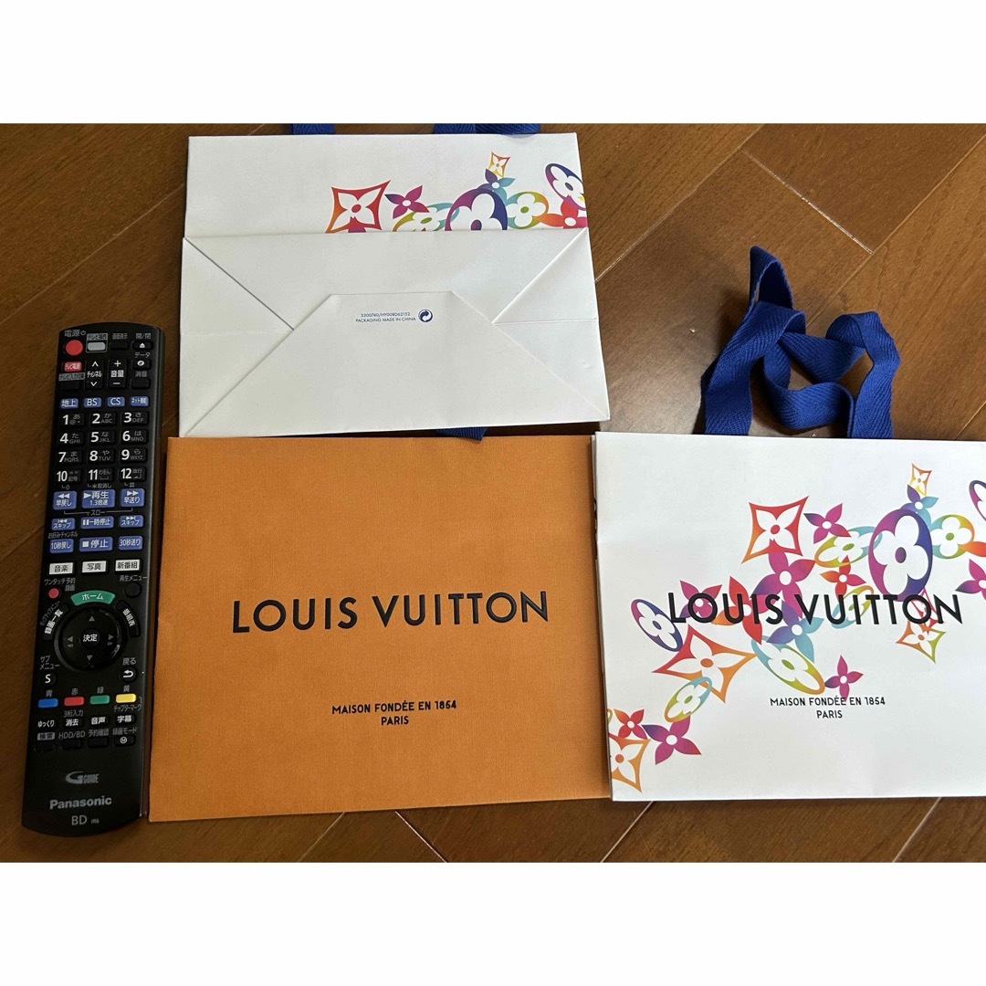 LOUIS VUITTON(ルイヴィトン)の【セット販売】 VUITTON ヴィトン　紙袋　オレンジ　限定　 レディースのバッグ(ハンドバッグ)の商品写真