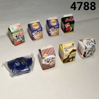 4788 消しゴム 紙パック飲料 ガチャガチャ＆サッカー日本代表ユニフォーム型(その他)