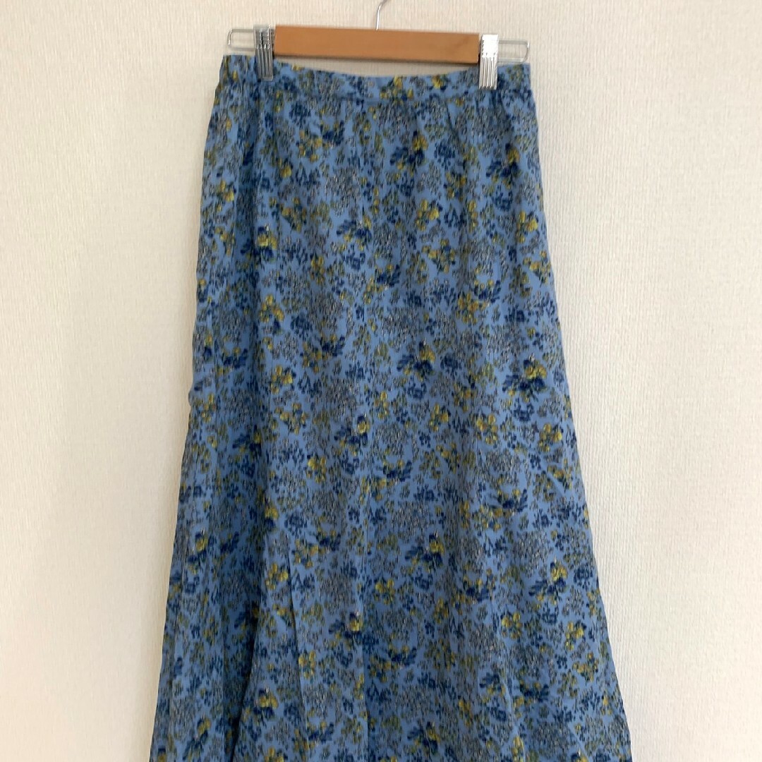 フレアスカート　M　ブルー　イエロー　総柄　きれいめ　綿　ポリ レディースのスカート(ロングスカート)の商品写真