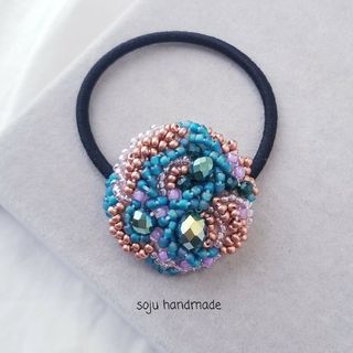 ターコイズグリーン×マットブロンズヘアゴム　ビーズ刺繍　ヘアゴム(ヘアアクセサリー)