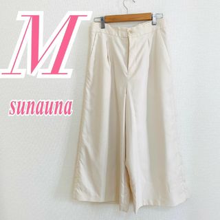 スーナウーナ(SunaUna)のスーナウーナ　ワイドパンツ　M　ベージュ　ホワイト　きれいめ　オフィス　ポリ(カジュアルパンツ)