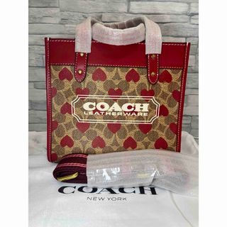 コーチ(COACH)の★新品未使用★ COACH シグネチャーキャンバス・ハート フィールドトート22(トートバッグ)