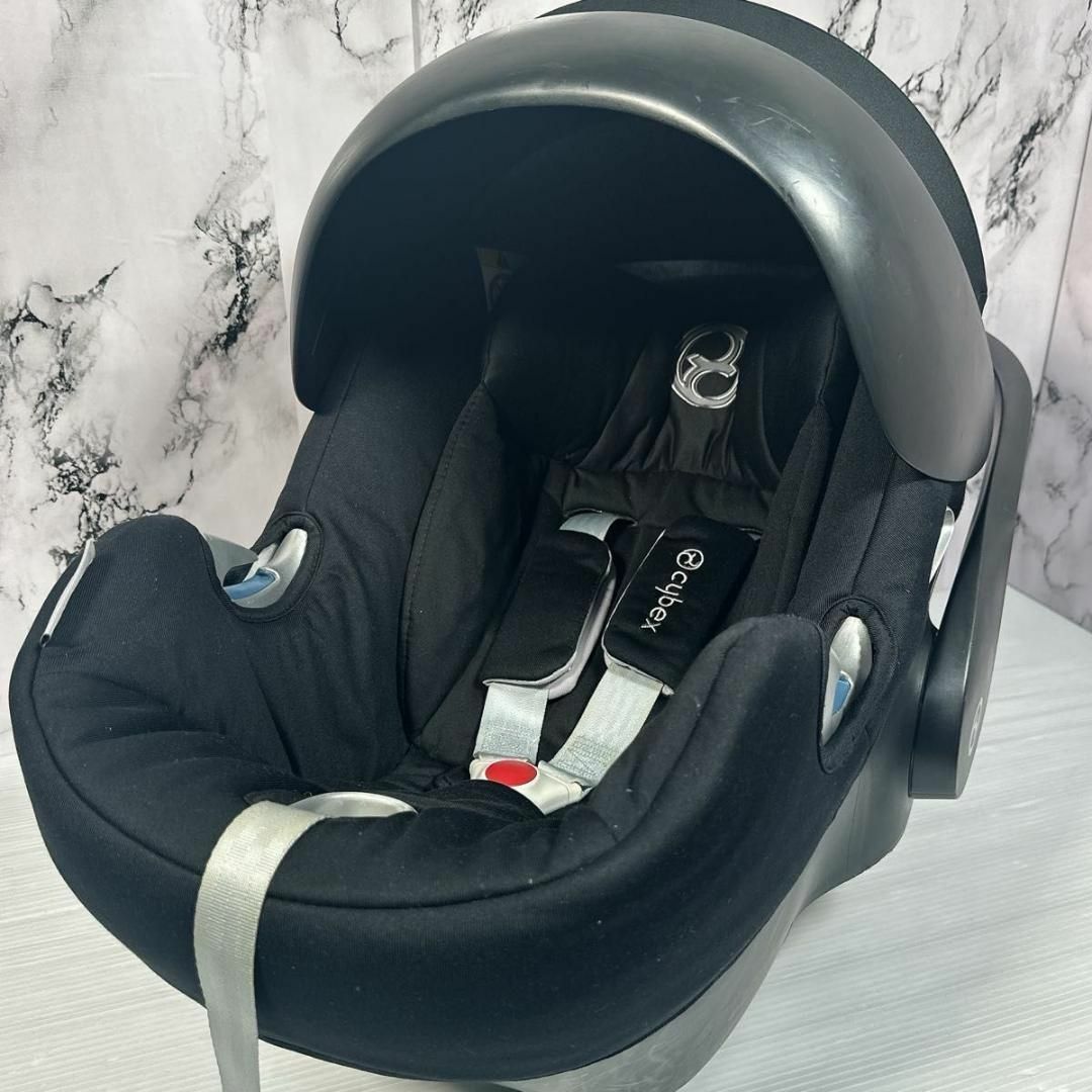 cybex(サイベックス)のサイベックス　エイトンQ ベース　セット　チャイルドシート　isofix 黒 キッズ/ベビー/マタニティの外出/移動用品(自動車用チャイルドシート本体)の商品写真