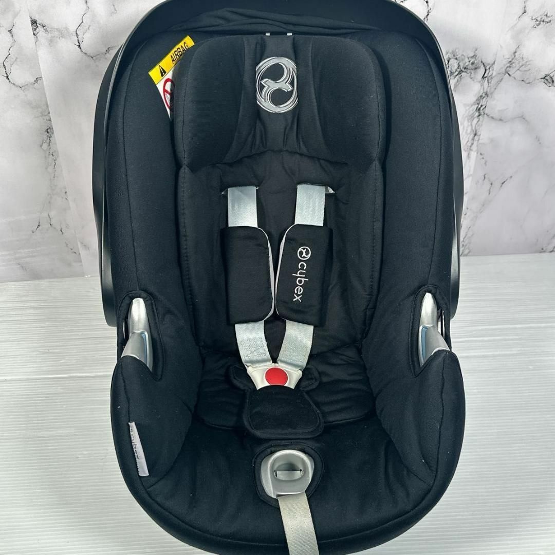 cybex(サイベックス)のサイベックス　エイトンQ ベース　セット　チャイルドシート　isofix 黒 キッズ/ベビー/マタニティの外出/移動用品(自動車用チャイルドシート本体)の商品写真