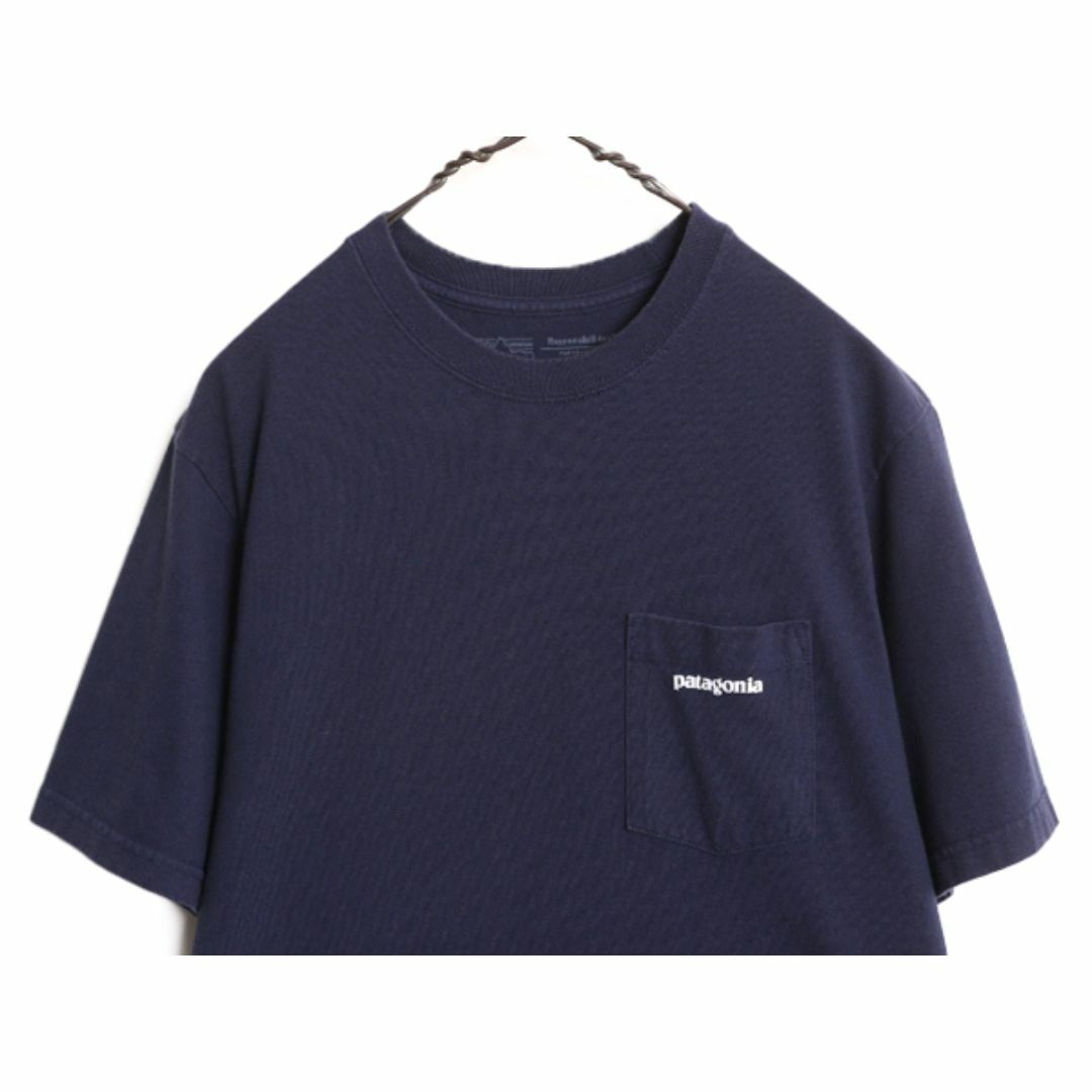 patagonia(パタゴニア)の18年製 パタゴニア ポケット付き 両面 プリント 半袖 Tシャツ メンズ M / Patagonia アウトドア ポケT P6 ボックスロゴ バックプリント 紺 メンズのトップス(Tシャツ/カットソー(半袖/袖なし))の商品写真