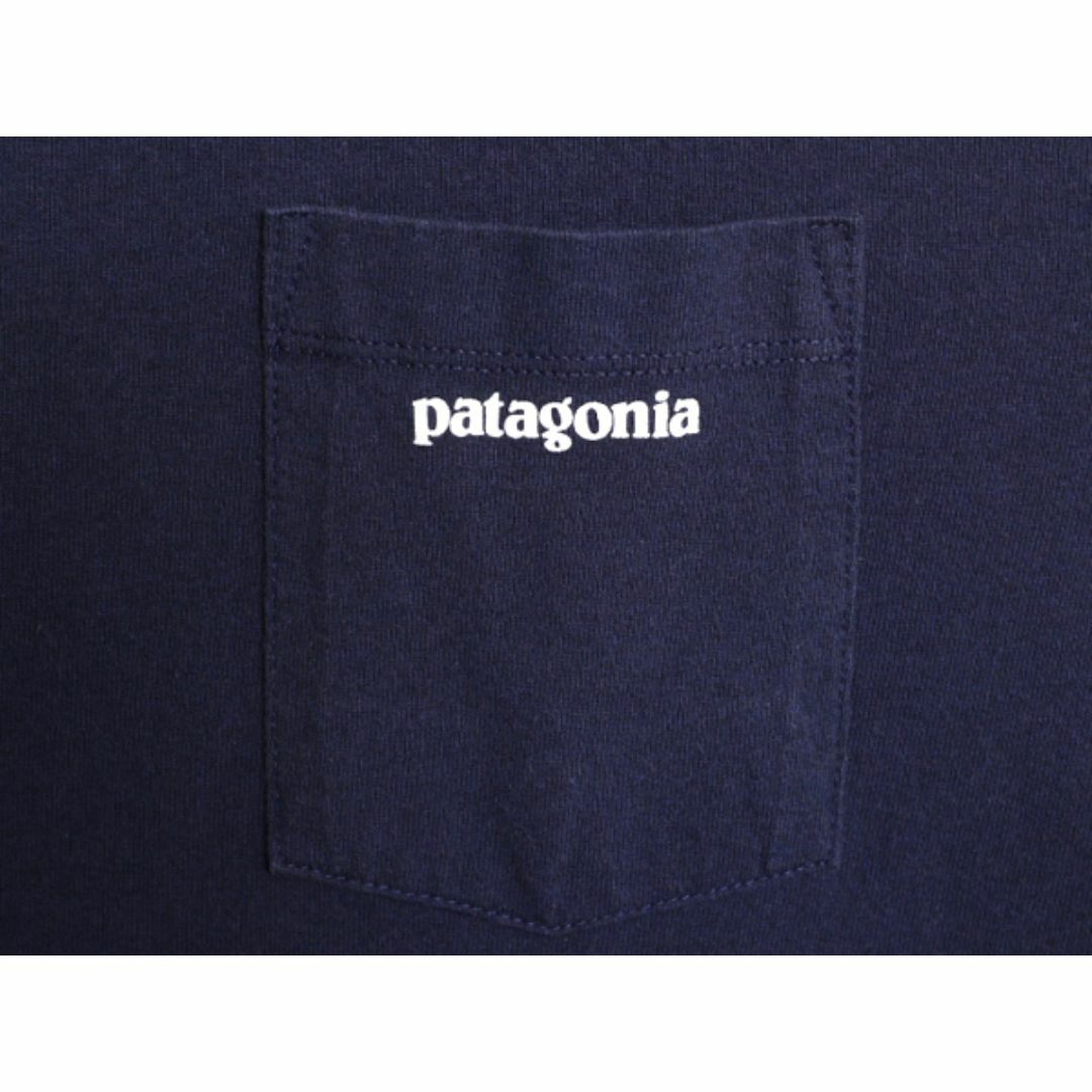 patagonia(パタゴニア)の18年製 パタゴニア ポケット付き 両面 プリント 半袖 Tシャツ メンズ M / Patagonia アウトドア ポケT P6 ボックスロゴ バックプリント 紺 メンズのトップス(Tシャツ/カットソー(半袖/袖なし))の商品写真