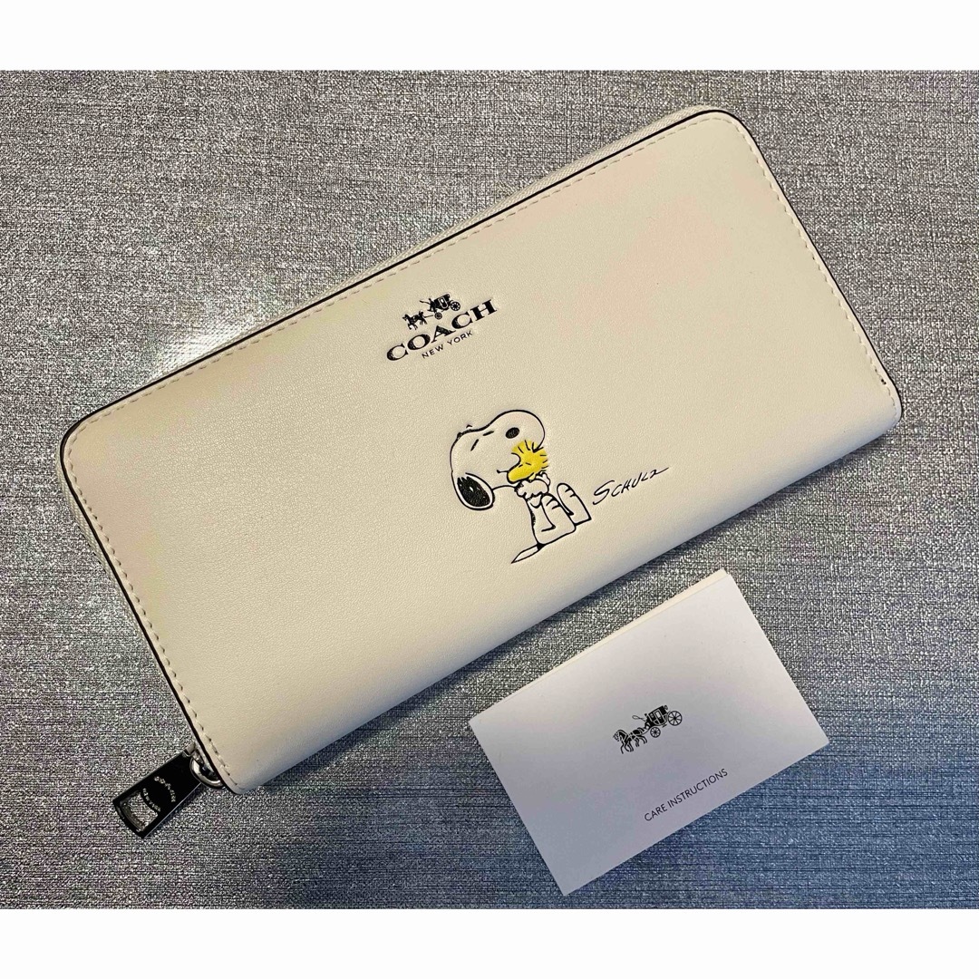 COACH(コーチ)のCOACH スヌーピー　長財布　アイボリー　レザー　未使用品 レディースのファッション小物(財布)の商品写真