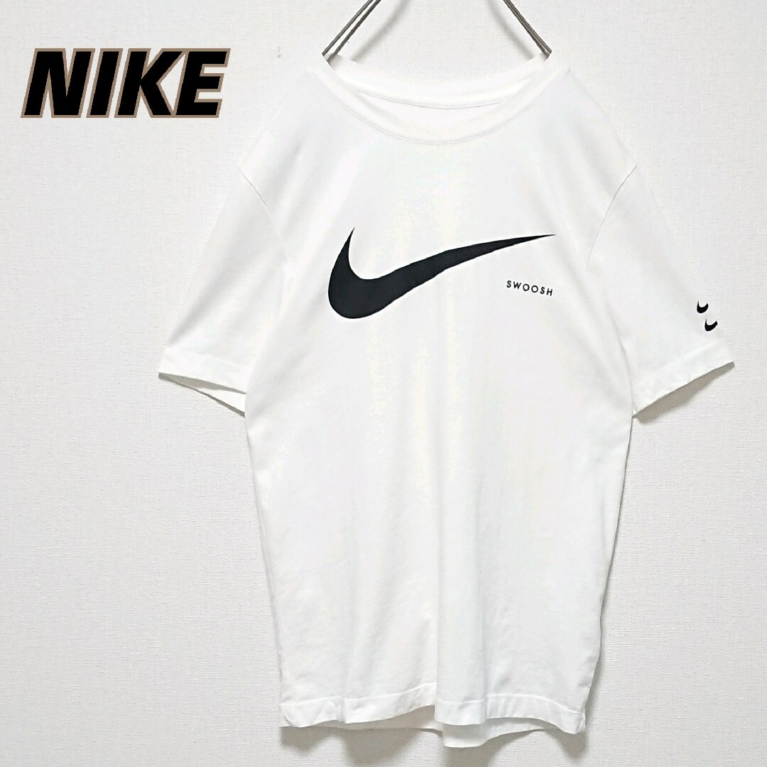 NIKE(ナイキ)の定番モデル ナイキ SWOOSH センター ロゴ ホワイト 半袖 Tシャツ メンズのトップス(Tシャツ/カットソー(半袖/袖なし))の商品写真