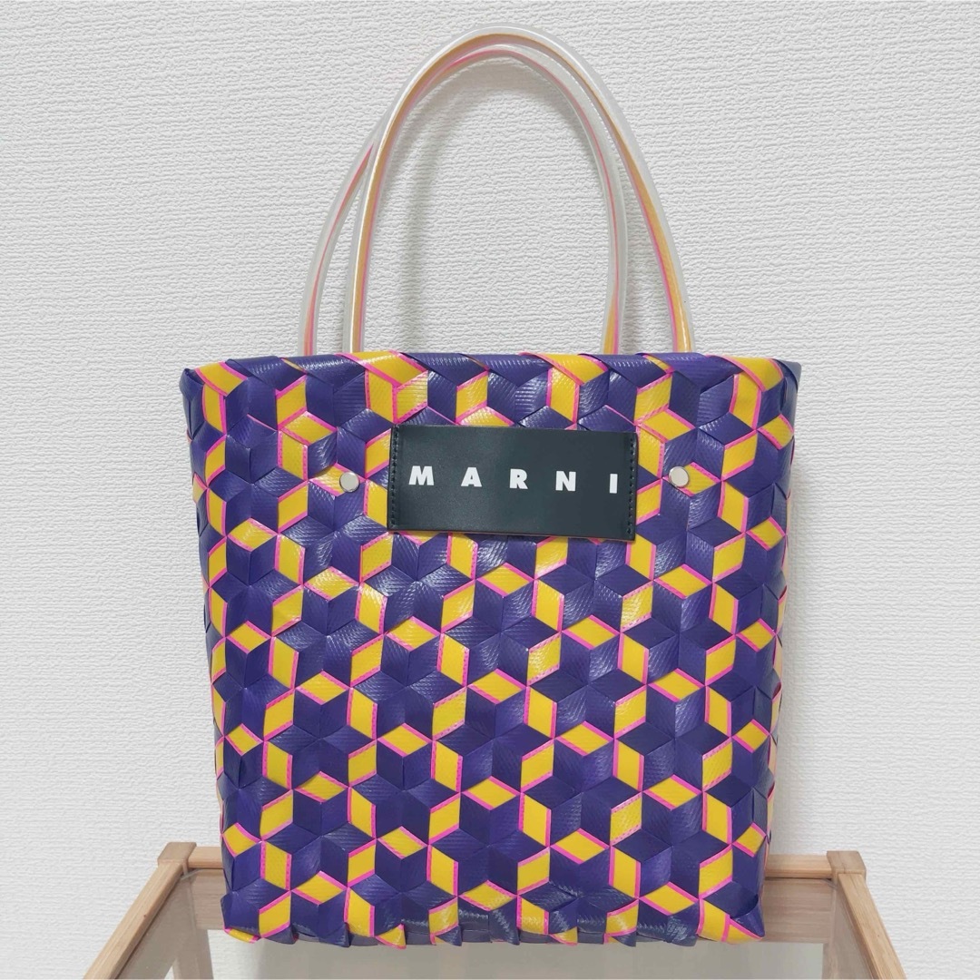 Marni(マルニ)のMARNI マルニかごバッグ 紫x黄xピンク(総柄) 【古着】【中古】 レディースのバッグ(トートバッグ)の商品写真