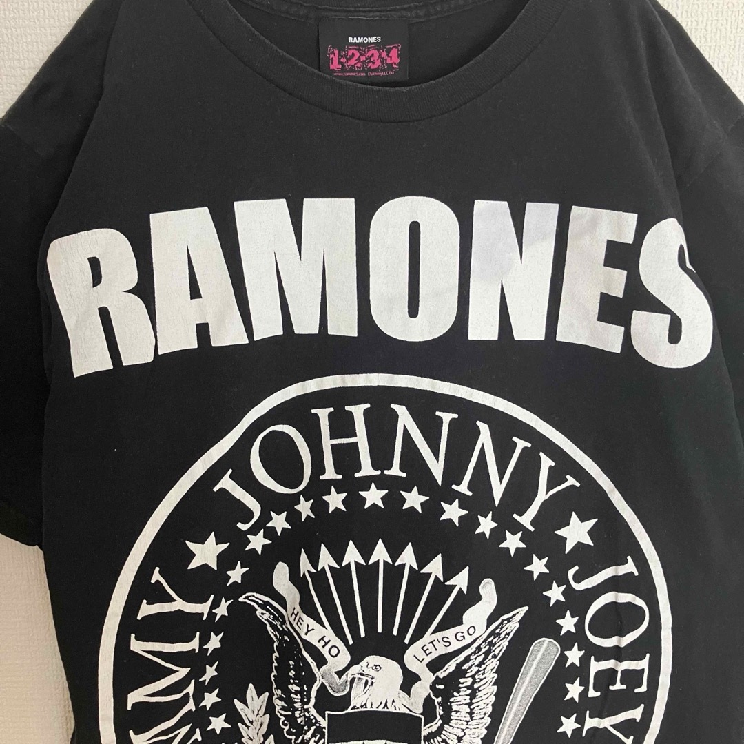 MUSIC TEE(ミュージックティー)のRAMONESラモーンズパンクロックバンドTシャツtシャツバンTビッグロゴバンt メンズのトップス(Tシャツ/カットソー(半袖/袖なし))の商品写真