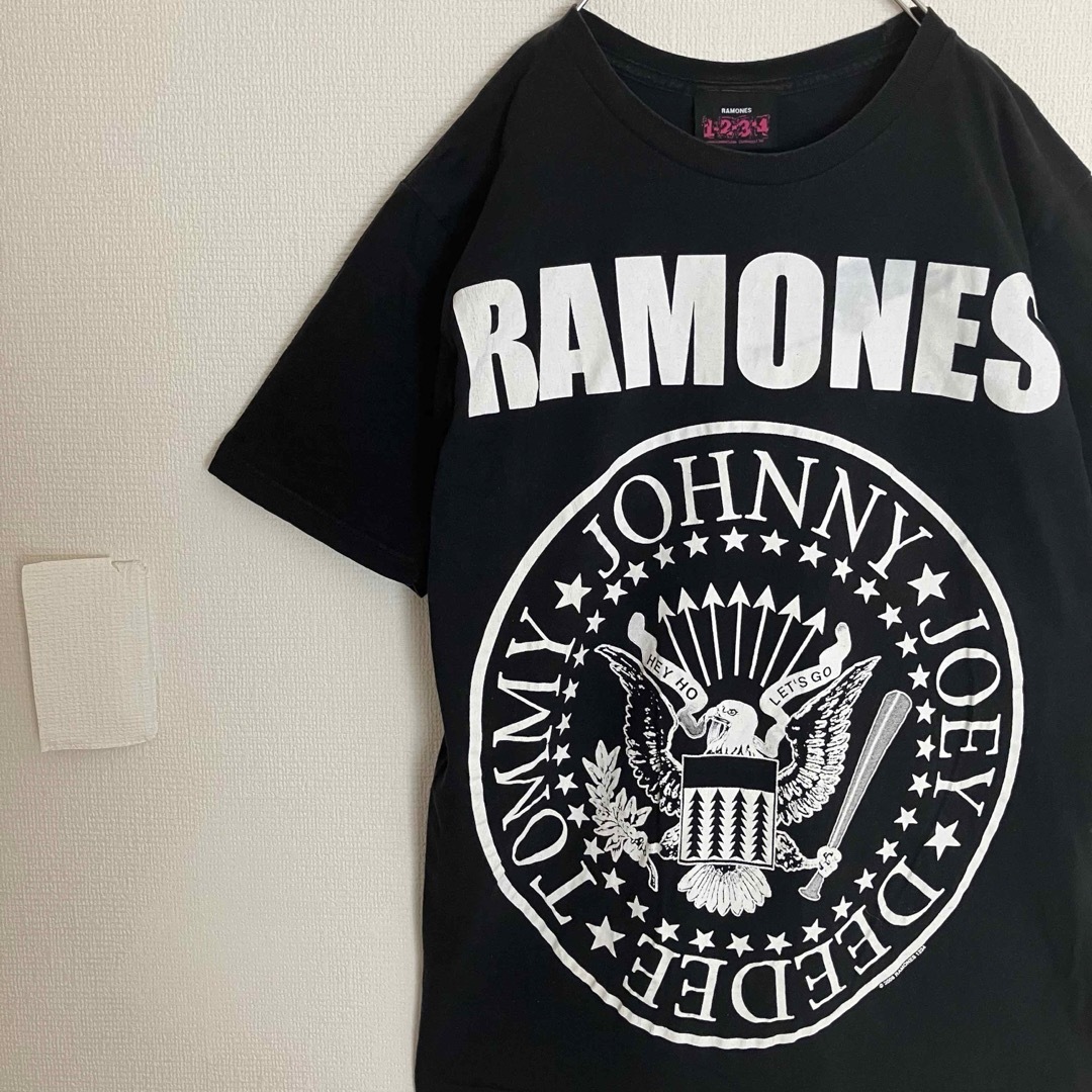 MUSIC TEE(ミュージックティー)のRAMONESラモーンズパンクロックバンドTシャツtシャツバンTビッグロゴバンt メンズのトップス(Tシャツ/カットソー(半袖/袖なし))の商品写真