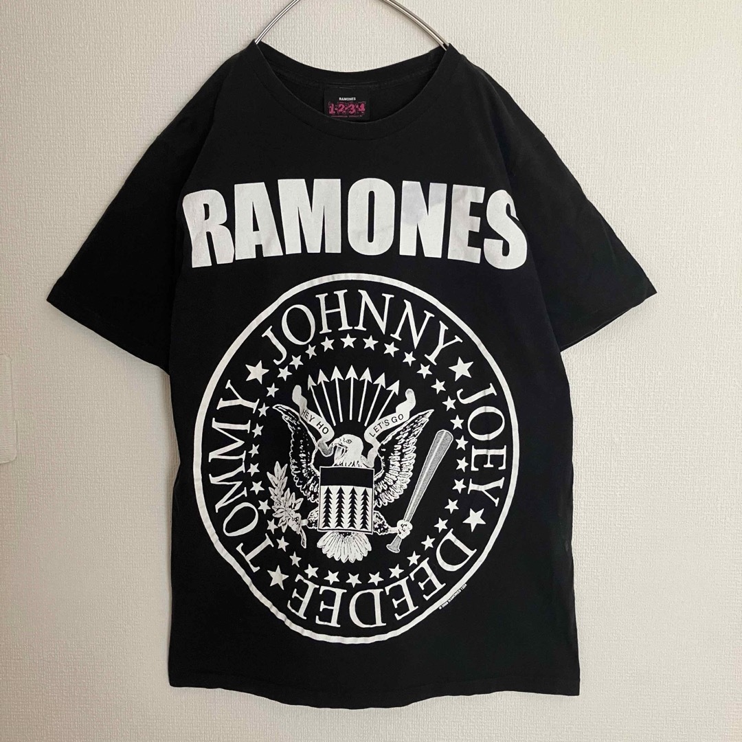 MUSIC TEE(ミュージックティー)のRAMONESラモーンズパンクロックバンドTシャツtシャツバンTビッグロゴバンt メンズのトップス(Tシャツ/カットソー(半袖/袖なし))の商品写真