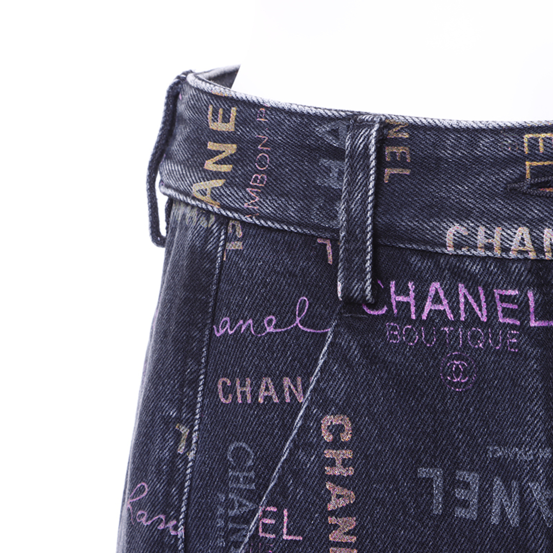 CHANEL(シャネル)のシャネル CHANEL グラフィティ フレアパンツ デニムパンツ デニム レディースのパンツ(デニム/ジーンズ)の商品写真