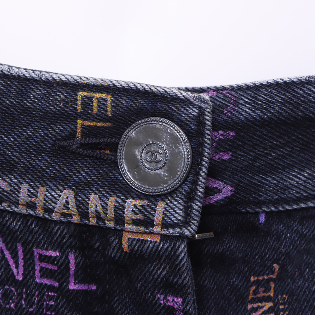 CHANEL(シャネル)のシャネル CHANEL グラフィティ フレアパンツ デニムパンツ デニム レディースのパンツ(デニム/ジーンズ)の商品写真