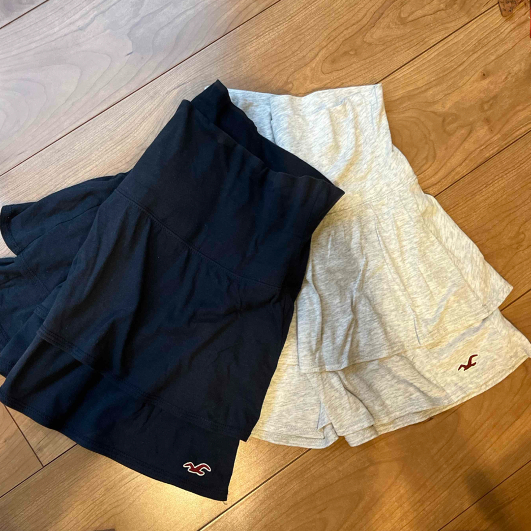 Hollister(ホリスター)のハワイ★HOLLISTER  ホリスター★紺とグレー2枚セット★M★ レディースのスカート(ミニスカート)の商品写真