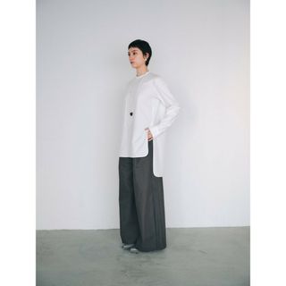 ザロウ(THE ROW)のCHIEKO+ cylinder wide pants グレー　ザロウ　ローヘン(カジュアルパンツ)