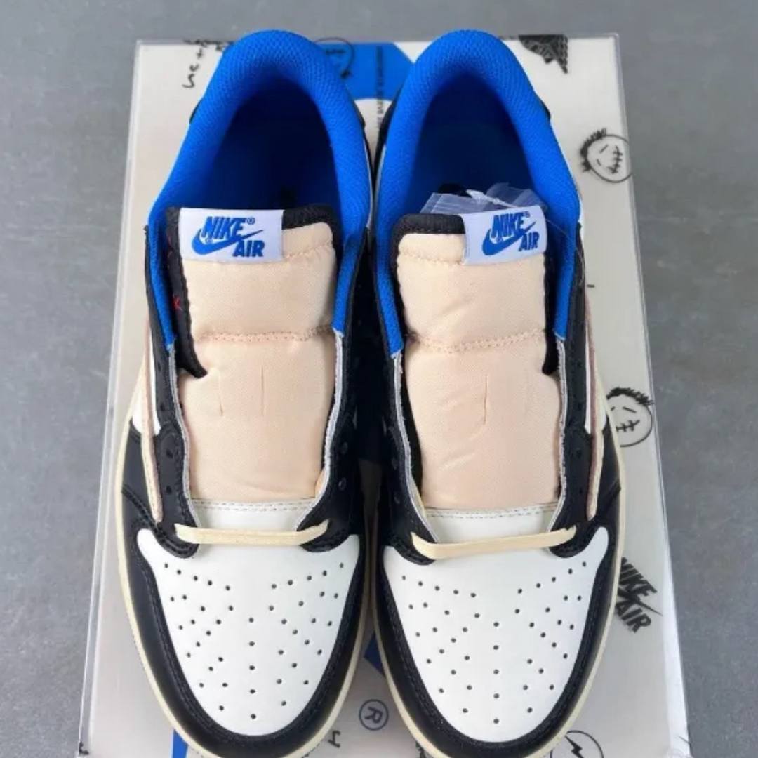 NIKE(ナイキ)のTravis Scott × Fragment×Air Jordan1 26.5 メンズの靴/シューズ(スニーカー)の商品写真