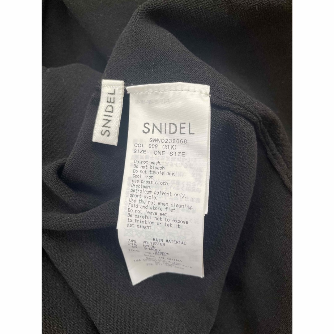 SNIDEL(スナイデル)のSNIDEL♡sustainaバックボウタイニットワンピース　BLK レディースのワンピース(ロングワンピース/マキシワンピース)の商品写真