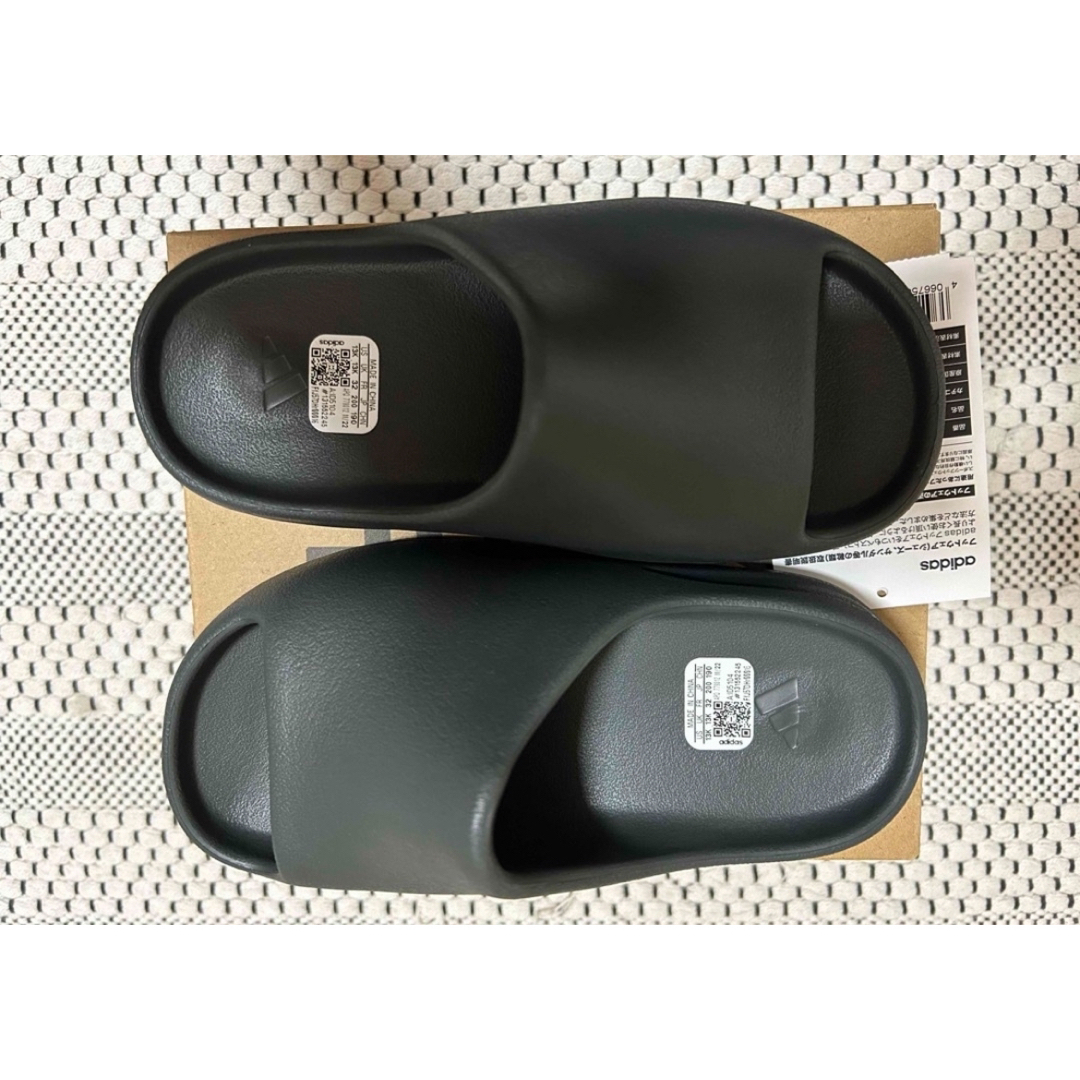 YEEZY（adidas）(イージー)のadidas KIDS YEEZY Slide "Dark Onyx"20cm キッズ/ベビー/マタニティのキッズ靴/シューズ(15cm~)(サンダル)の商品写真