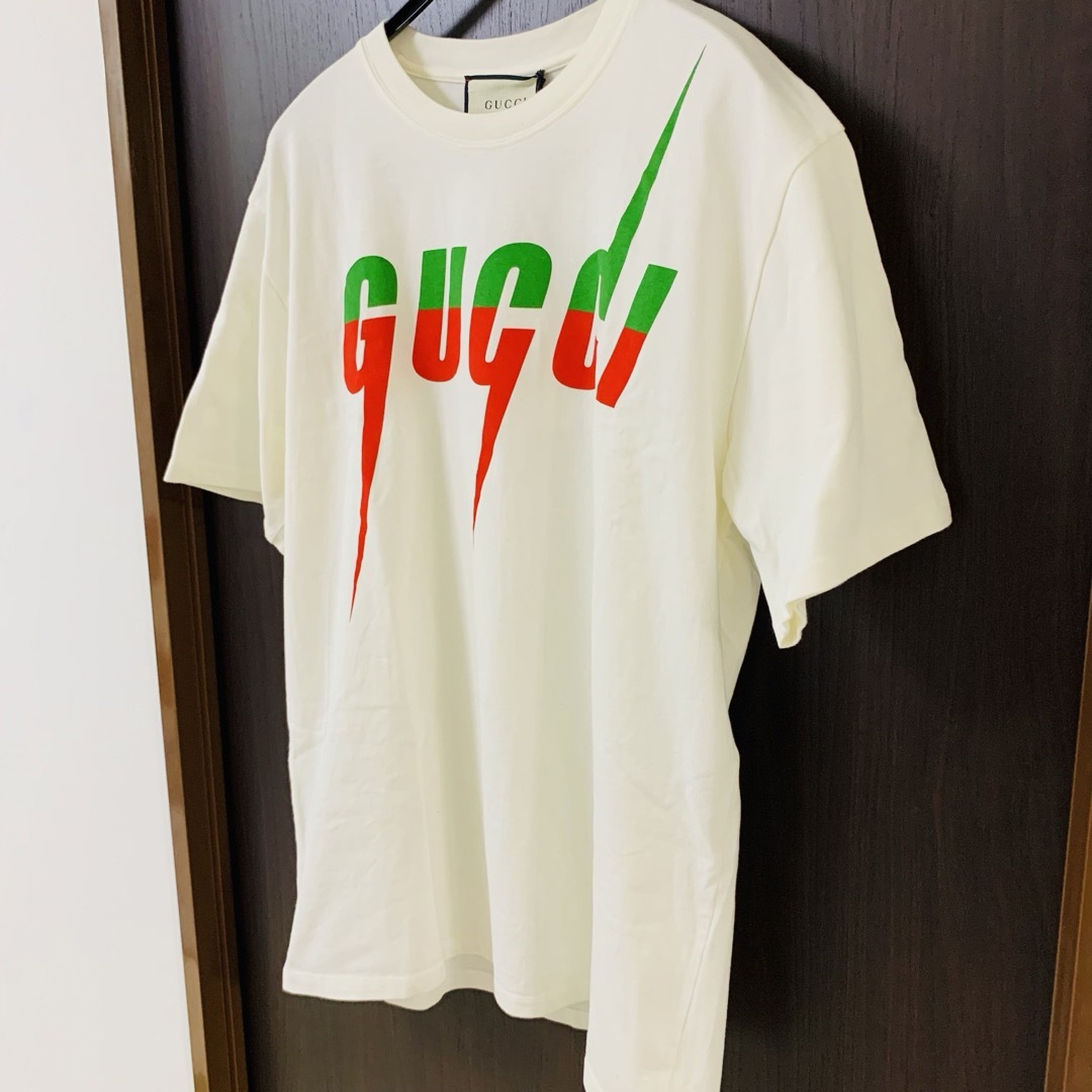 Gucci(グッチ)の【新品未使用・箱・タグ付き】GUCCI グッチ ブレード ロゴ Tシャツ XL メンズのトップス(Tシャツ/カットソー(半袖/袖なし))の商品写真